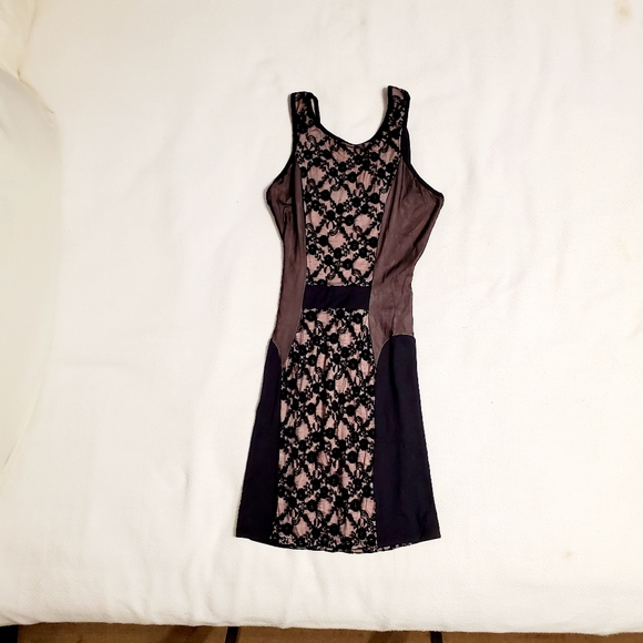 Dress, black lace insert - Picture 2 of 2